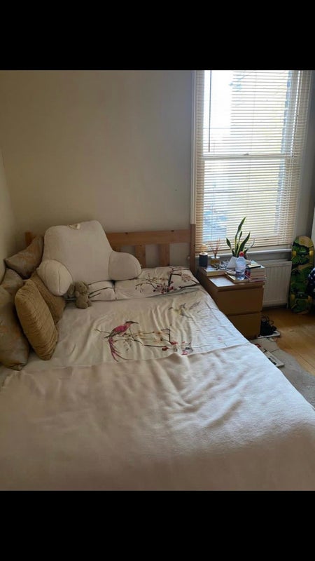 Room Atlantic Road in Greater London