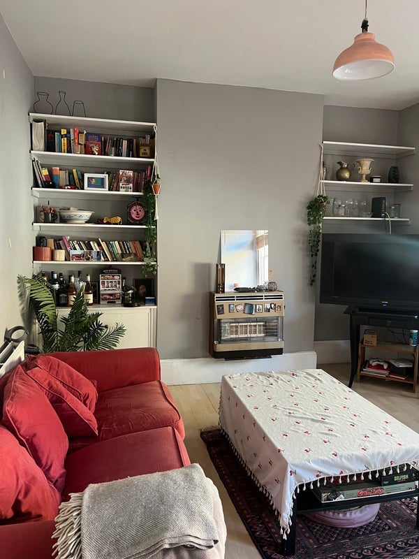 Room Atlantic Road in Greater London