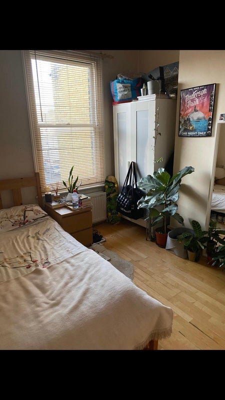 Room Atlantic Road in Greater London