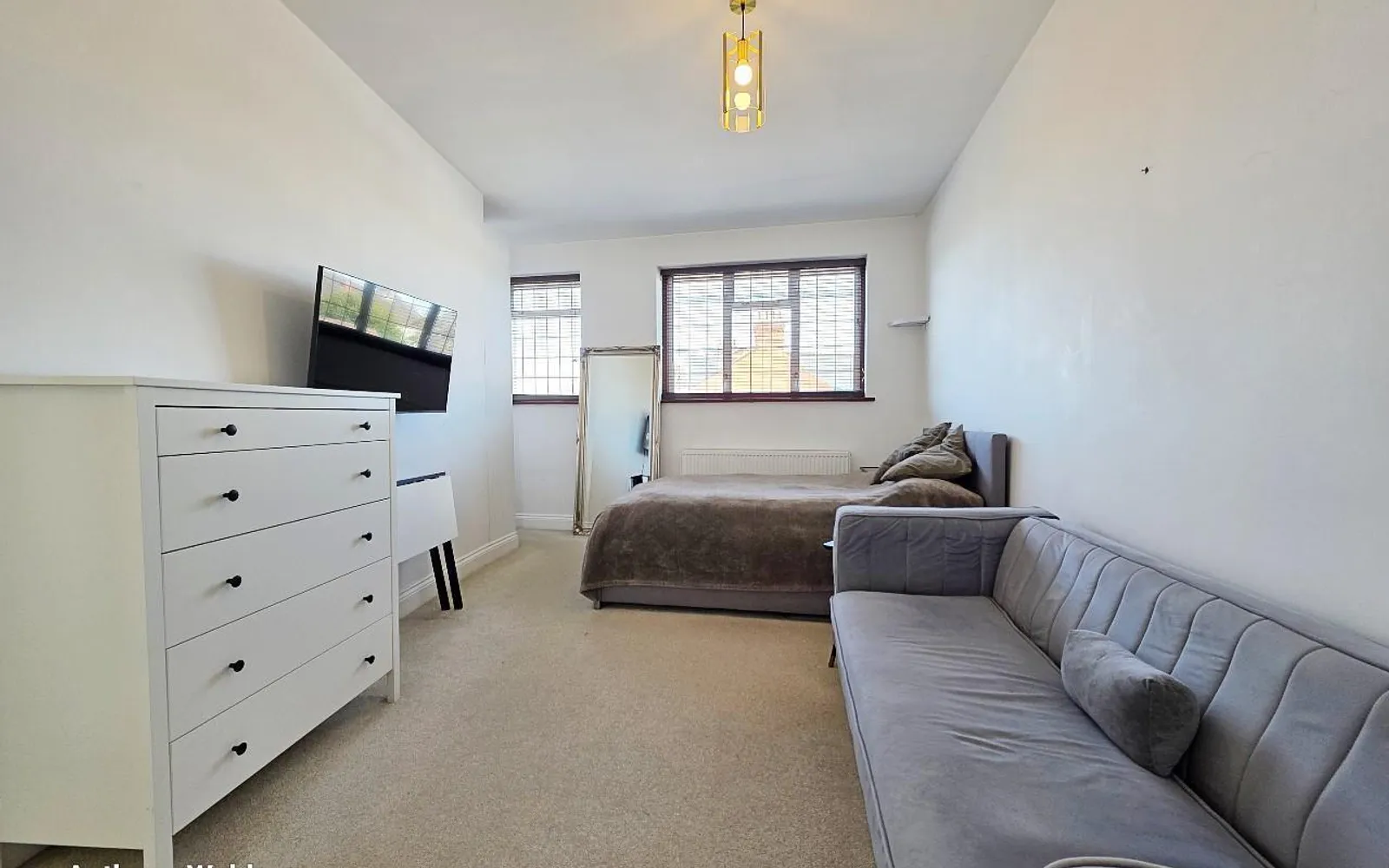 Room Wolves Lane in Greater London