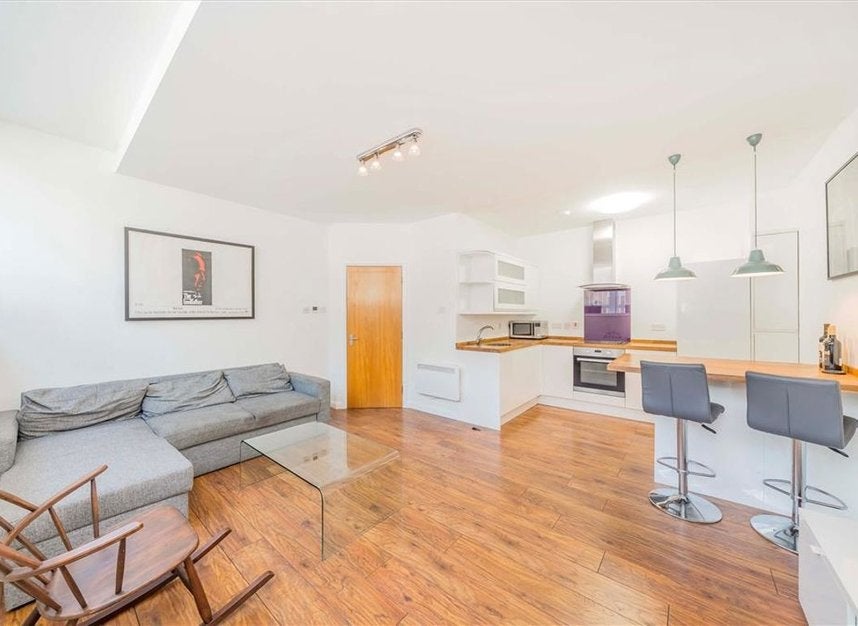 Flat Newington Causeway in Greater London