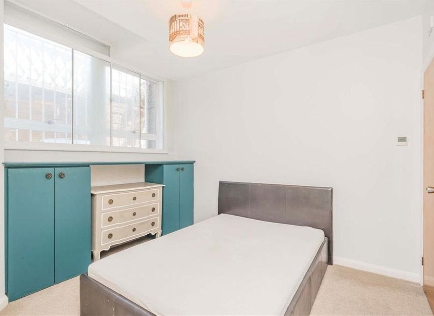 Flat Newington Causeway in Greater London