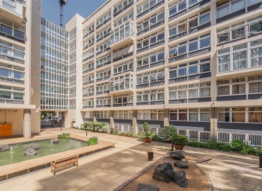Flat Newington Causeway in Greater London
