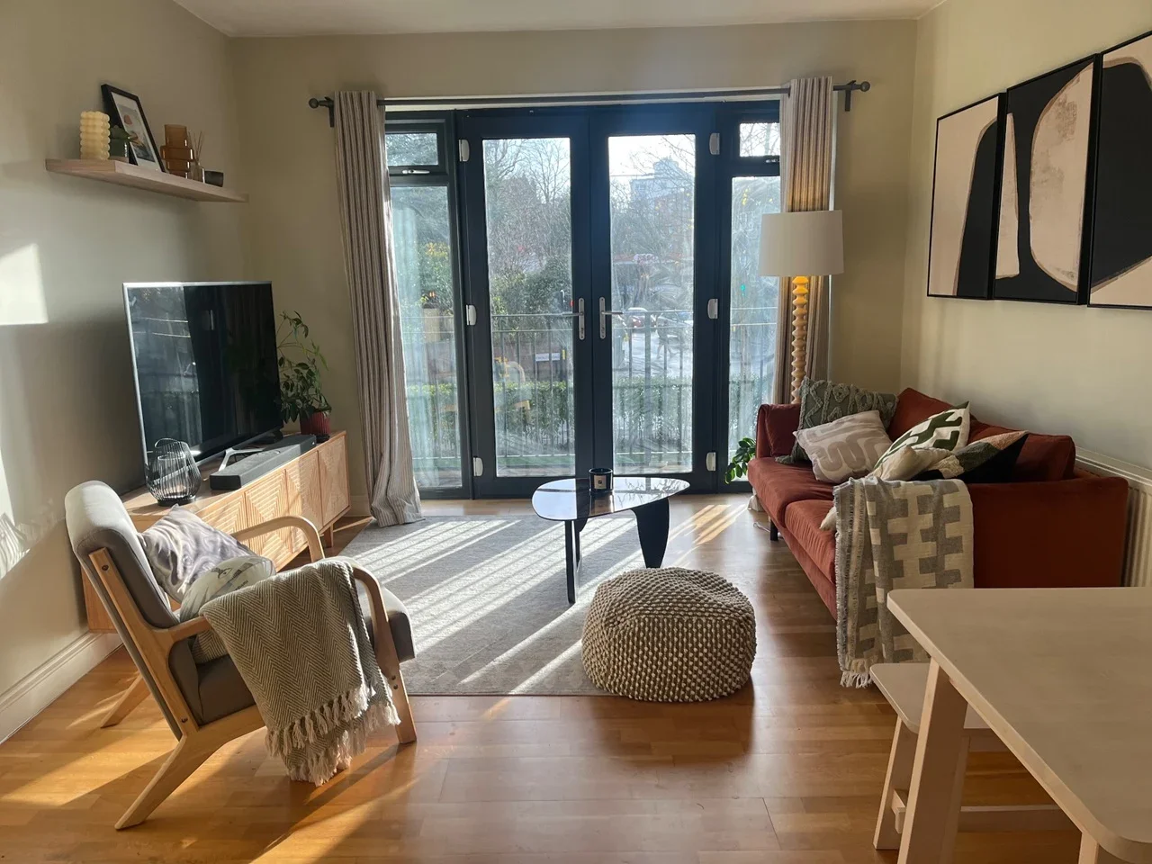 Flat Knollys Road in Greater London
