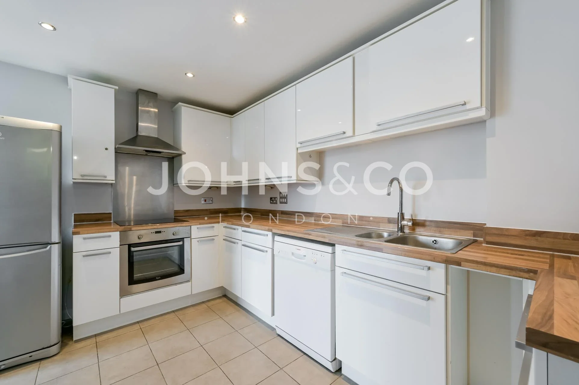 Flat Ealing Road in Greater London