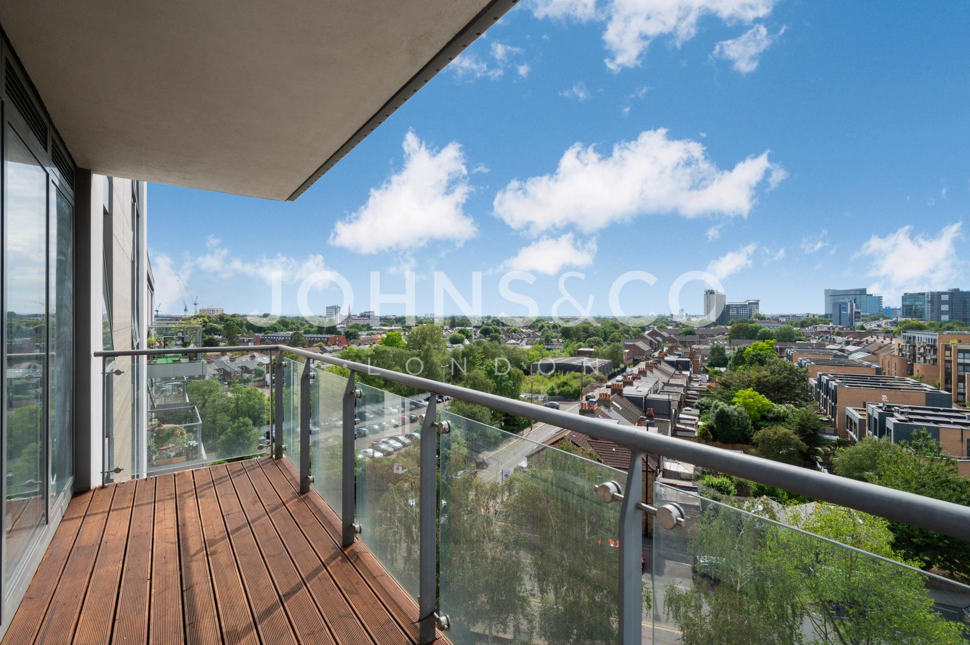 Flat Ealing Road in Greater London