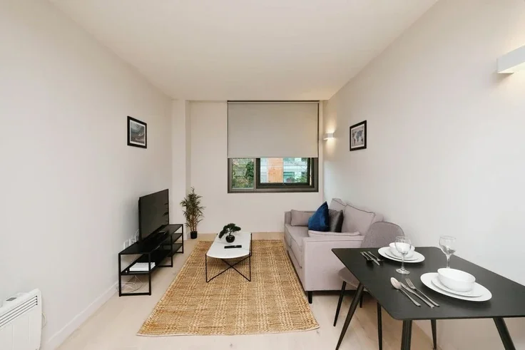 Flat Wokingham Road in Bracknell
