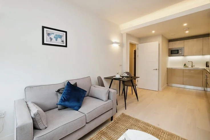 Flat Wokingham Road in Bracknell