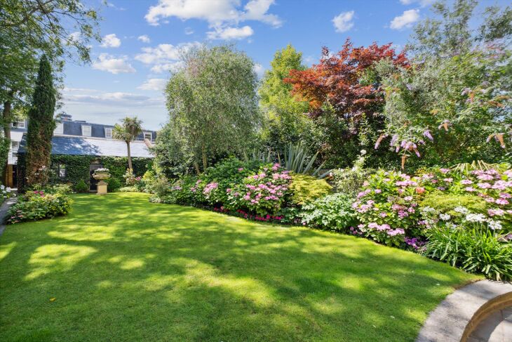 House Addison Road in Greater London
