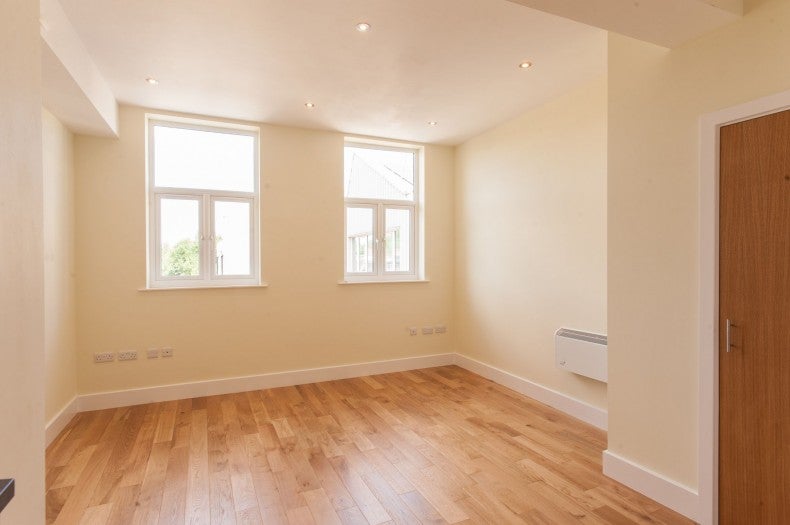 Flat Chiswick High Road in Greater London