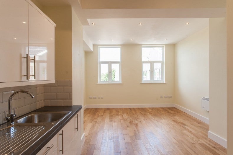 Flat Chiswick High Road in Greater London