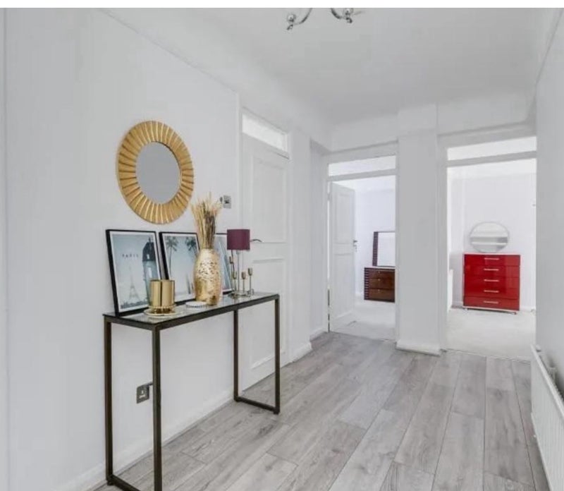 Room Charter Way in Greater London