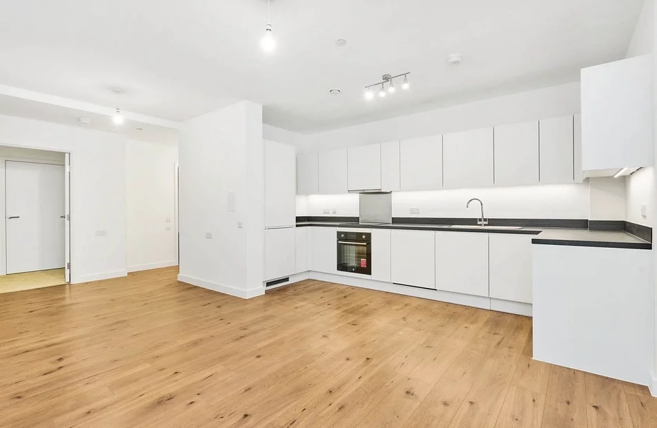 Flat Tallow Close in Greater London