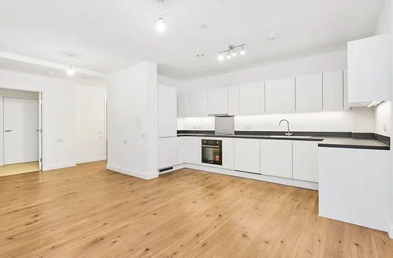 Flat Tallow Close in Greater London