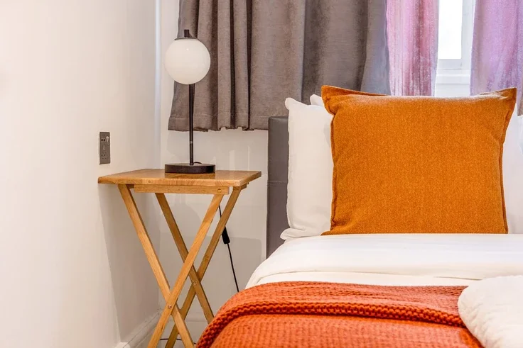 Flat Solander Gardens in Greater London