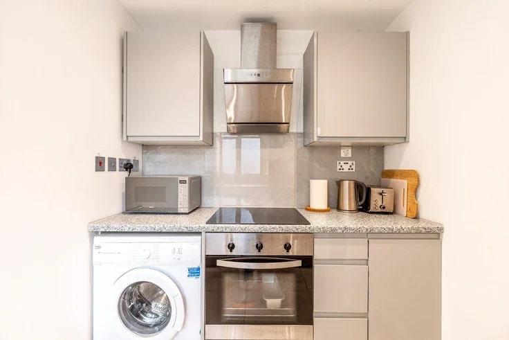 Flat Solander Gardens in Greater London