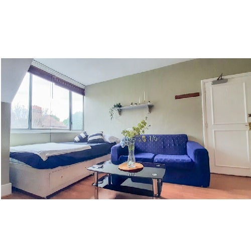 Flat Bath Road in Greater London