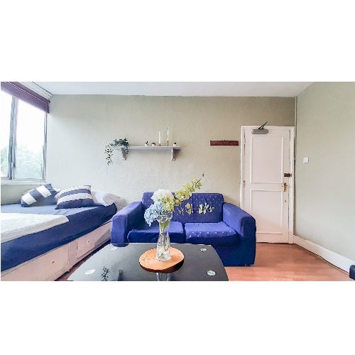 Flat Bath Road in Greater London