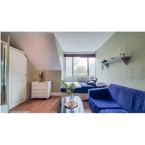 Flat Bath Road in Greater London