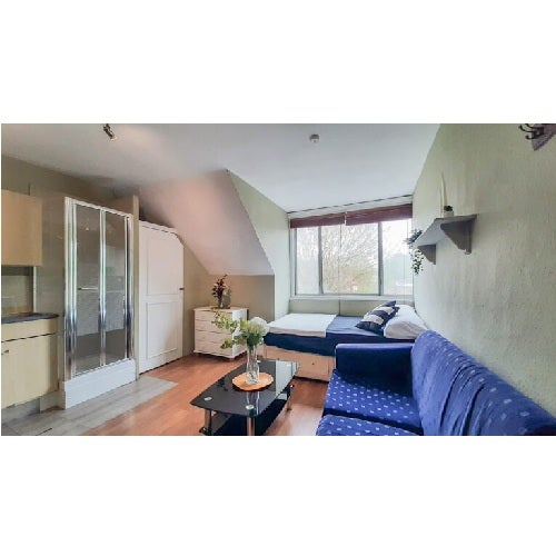 Flat Bath Road in Greater London