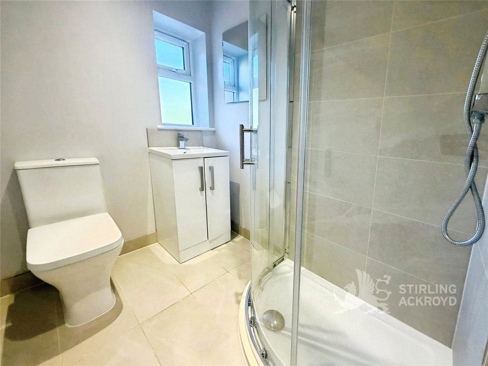 Room Applegarth Avenue in Guildford