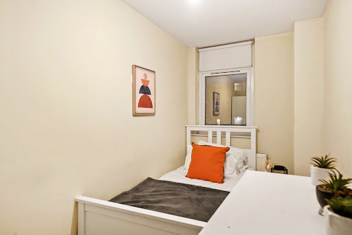 Room Chippenham Road in City of Westminster