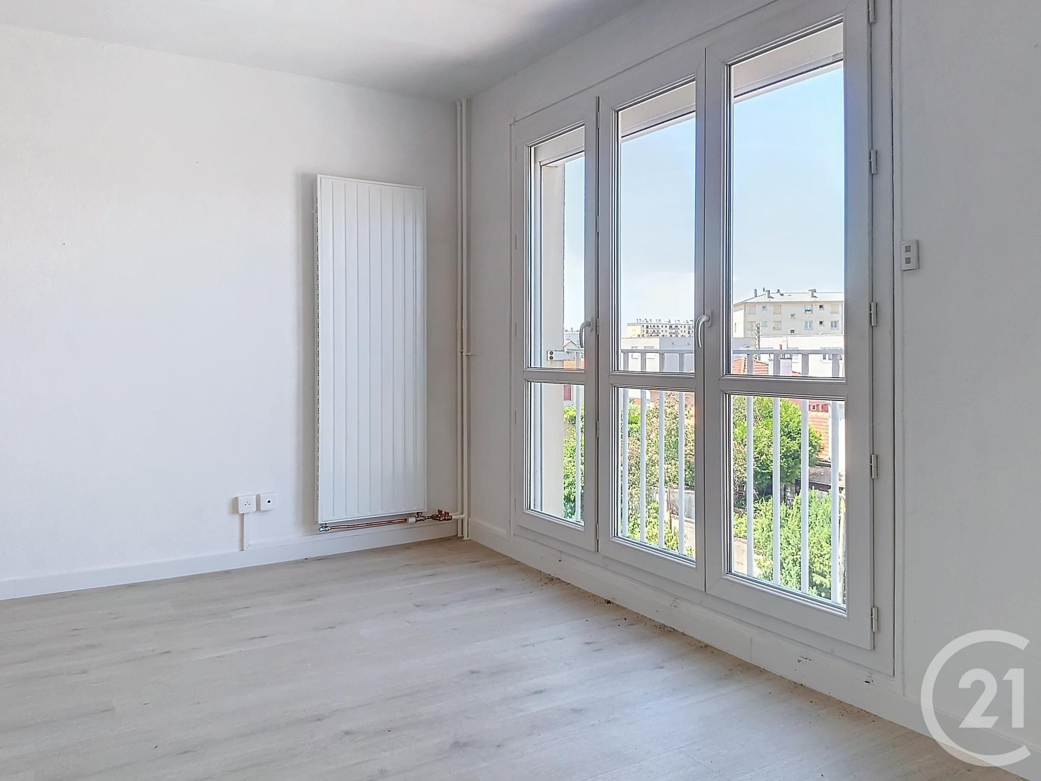 Appartement Boulevard de Dijon à Saint-Julien-les-Villas