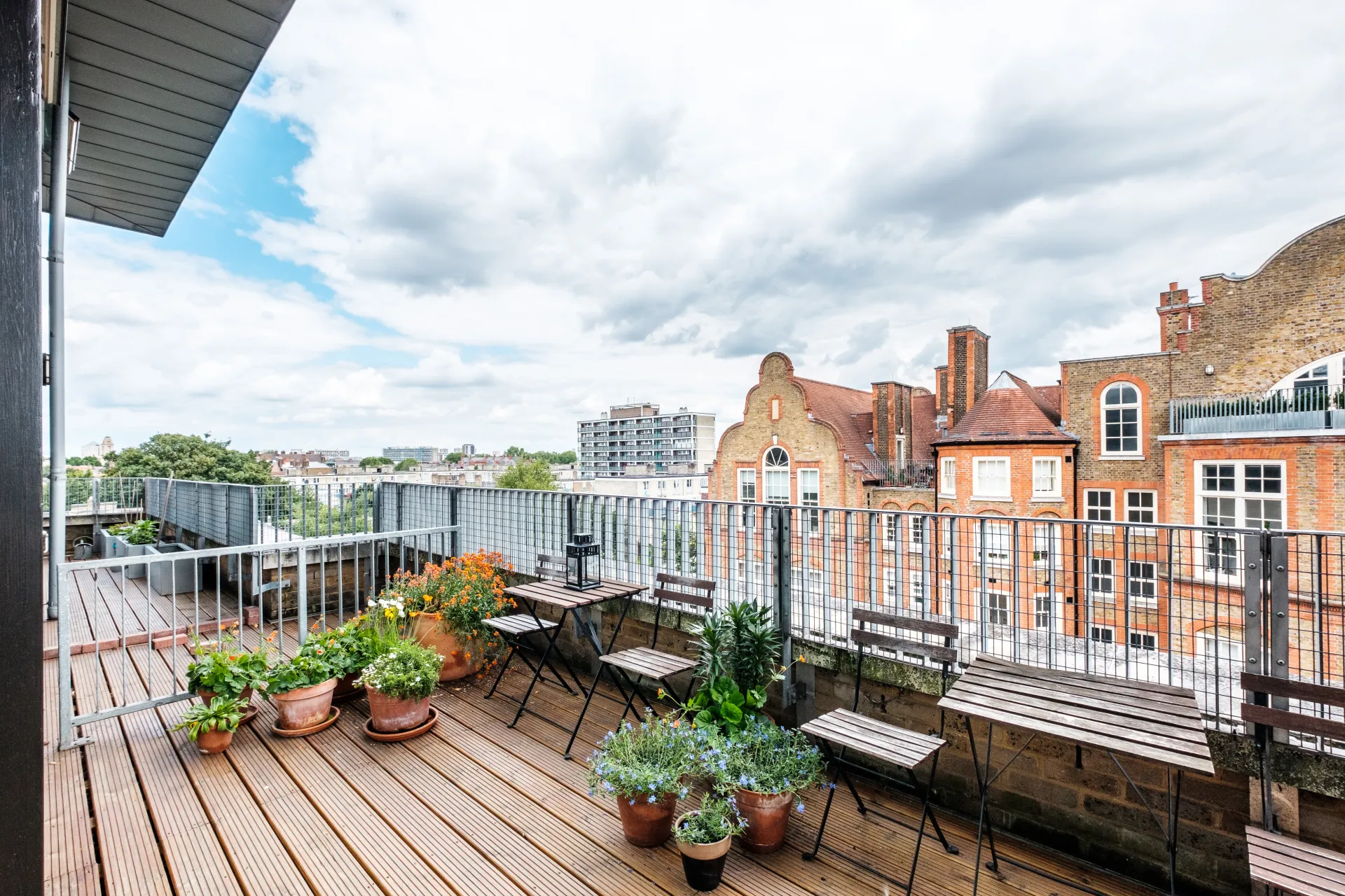 Flat Stepney Way in Greater London
