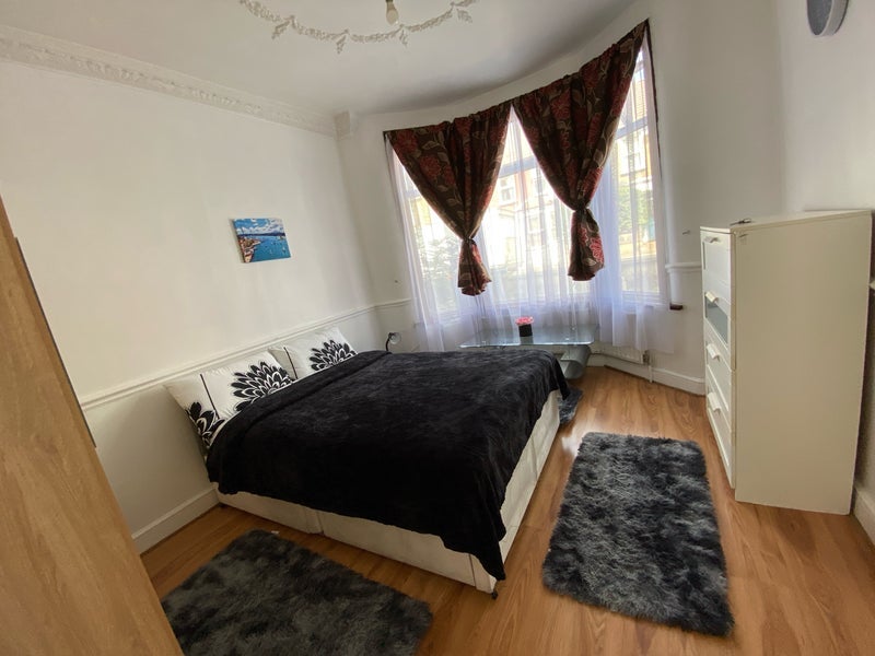 Room Wilson Road in Greater London