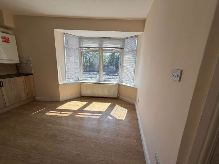 Flat Great West Road in Greater London