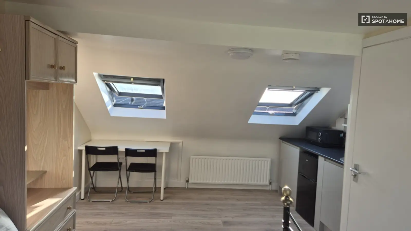 Flat Chadville Gardens in Greater London