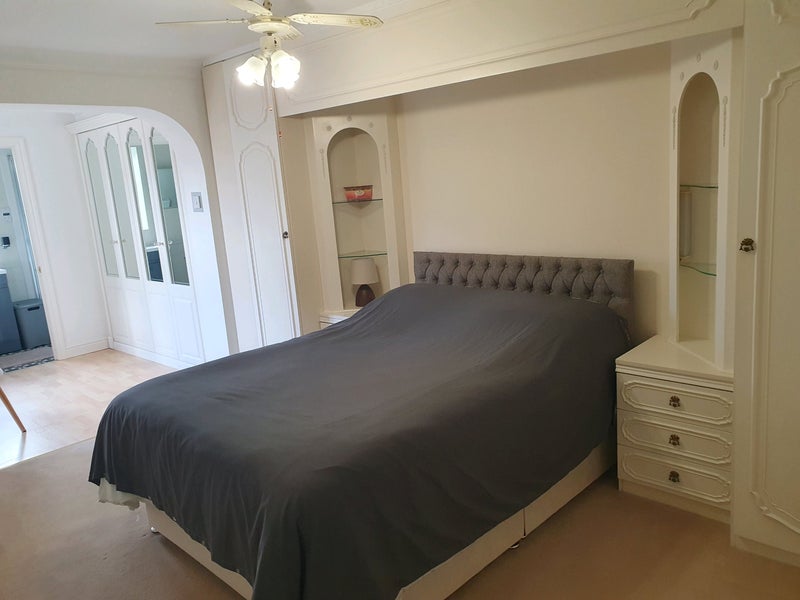 Room Hawthorn Avenue in Sheffield