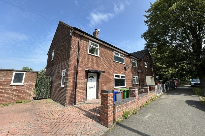 House Wythenshawe Road in Manchester