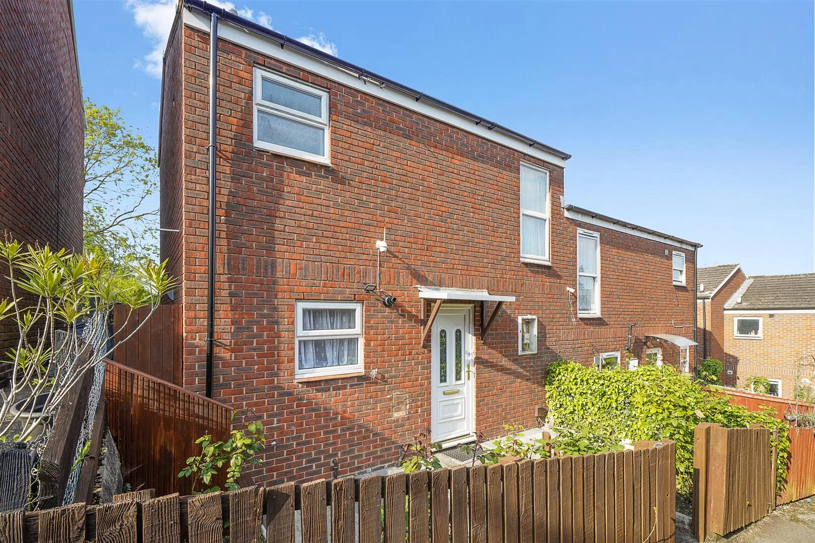 House Rowan Close in Greater London