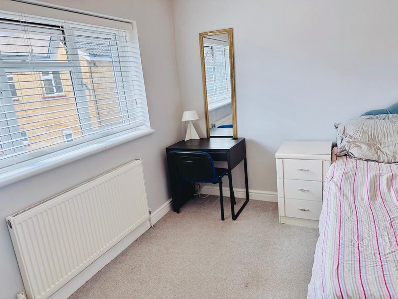 Room Covert Close in Crawley
