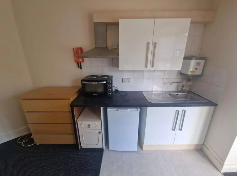 Room Winchester Avenue in Leicester