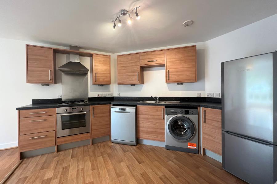Flat Maybury Road in Woking