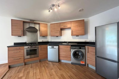 Flat Maybury Road in Woking