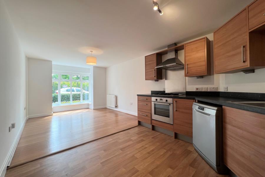 Flat Maybury Road in Woking