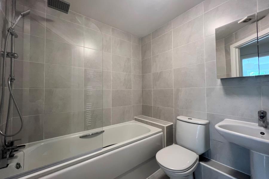 Flat Maybury Road in Woking