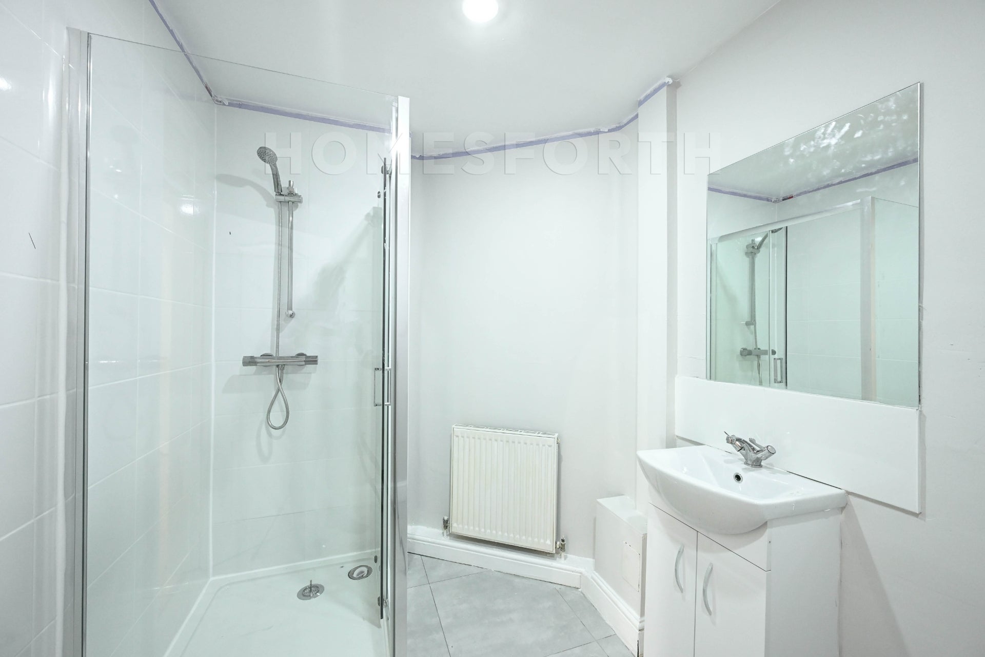 Flat Manstone Road in Greater London