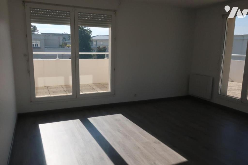 Flat Rue Monseigneur Adam in Caen
