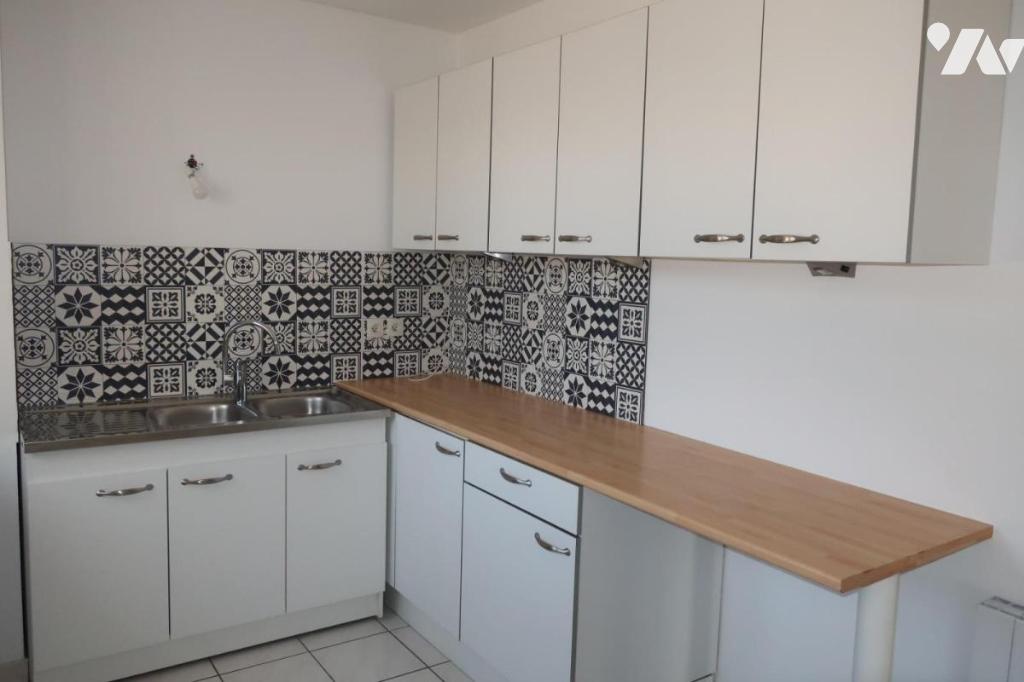 Flat Rue Monseigneur Adam in Caen
