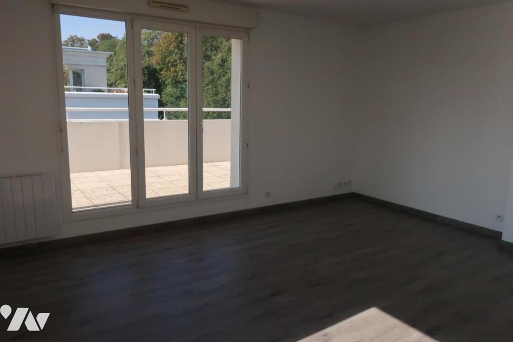 Flat Rue Monseigneur Adam in Caen