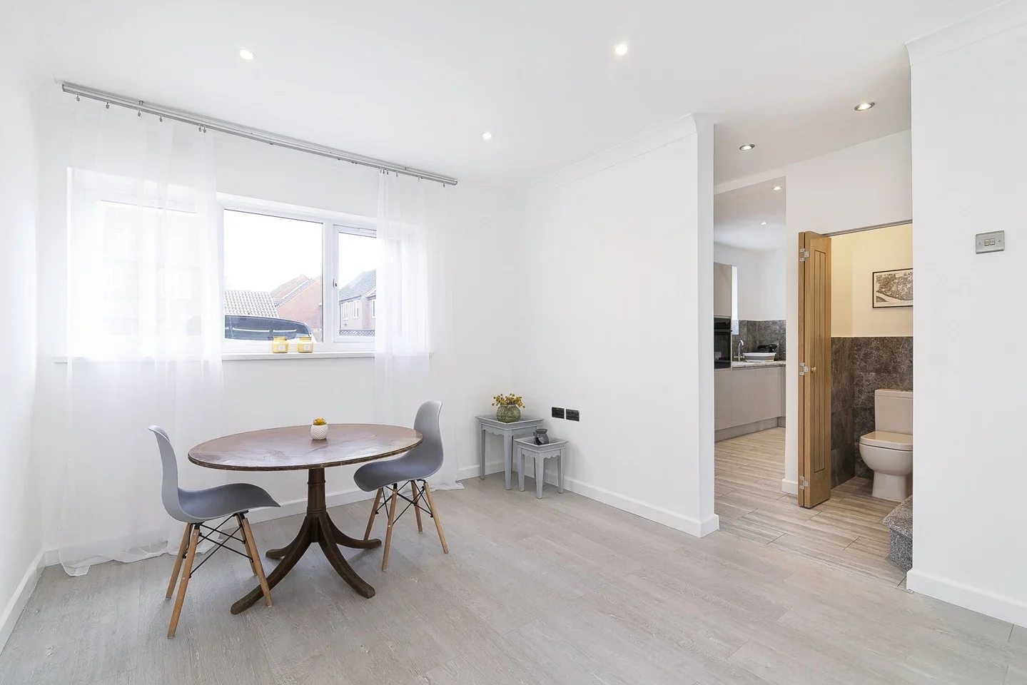 House Linton Gardens in Greater London