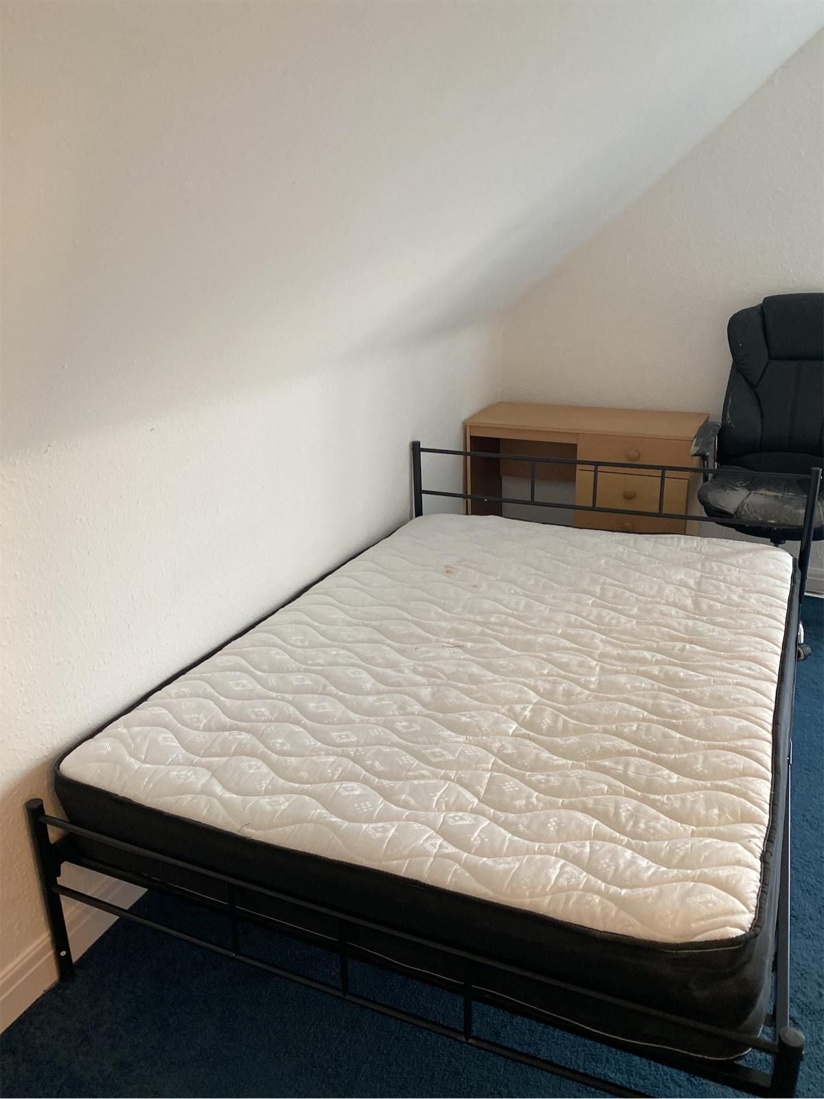 Flat Egerton Road in Greater London