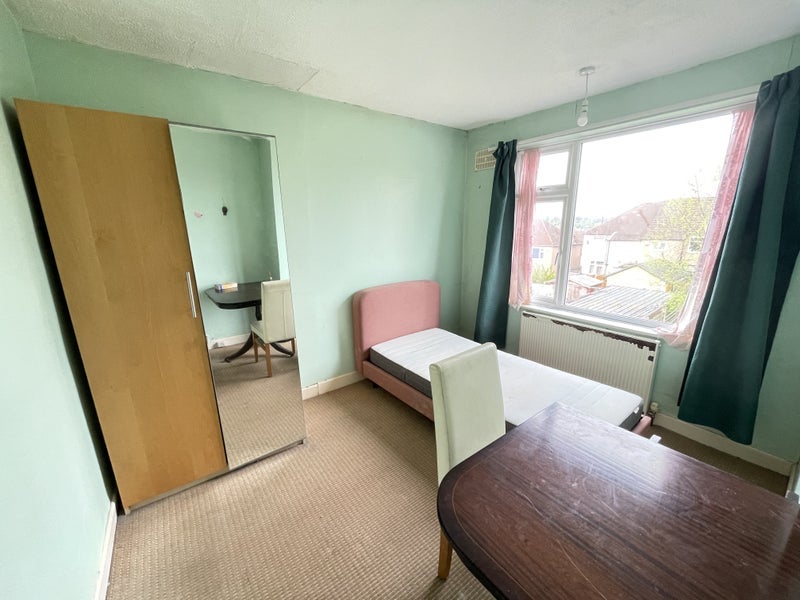Room Purefoy Road in Coventry