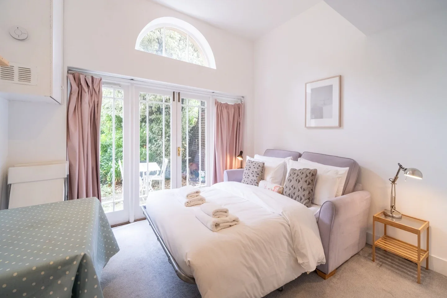 Flat Clapham Road in Greater London