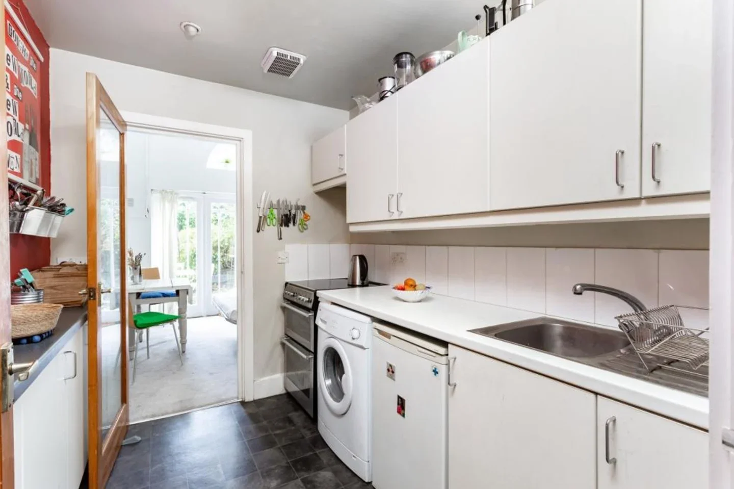 Flat Clapham Road in Greater London