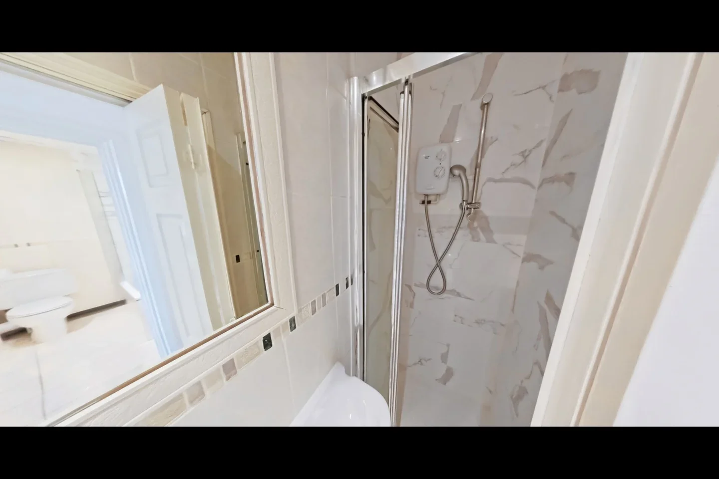 Room Stockwell Road in Greater London
